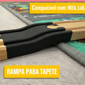 Comboio de brincar a subir desnível de tapete usando rampa impressa em 3D.